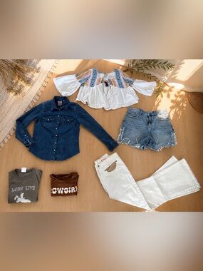 Women's Western Boho Clothing Bundle size S- Levi's, Harlow & More!
